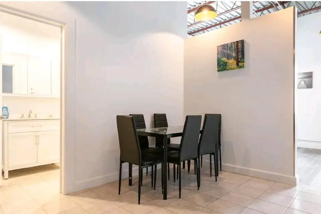 No°1~Plaza St-Hubert~Metro Jean-Talon~Jarry Parc Apartment Montreal